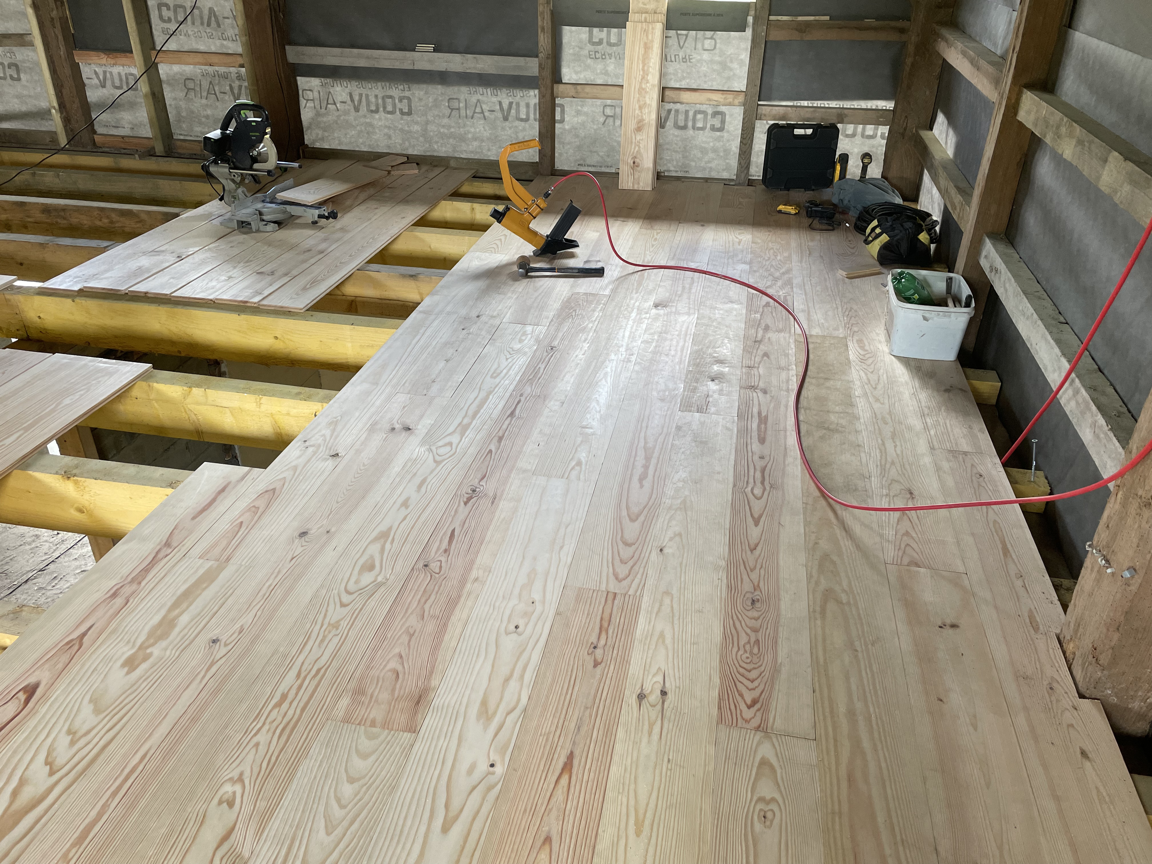 Pose de parquet cloué